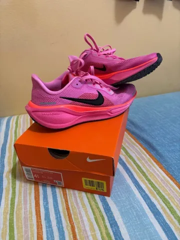 Used Nike sneakers bike — image 1 of 7