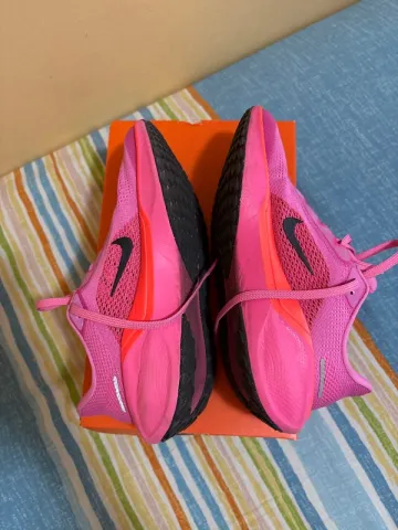 Used Nike sneakers bike — image 4 of 7