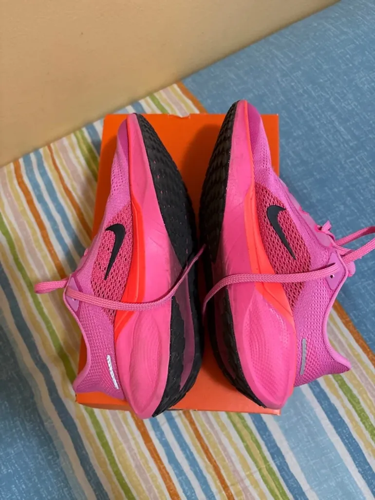 Used Nike sneakers bike — image 4 of 7