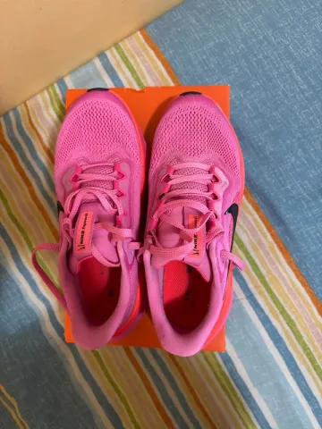 Used Nike sneakers bike — image 6 of 7