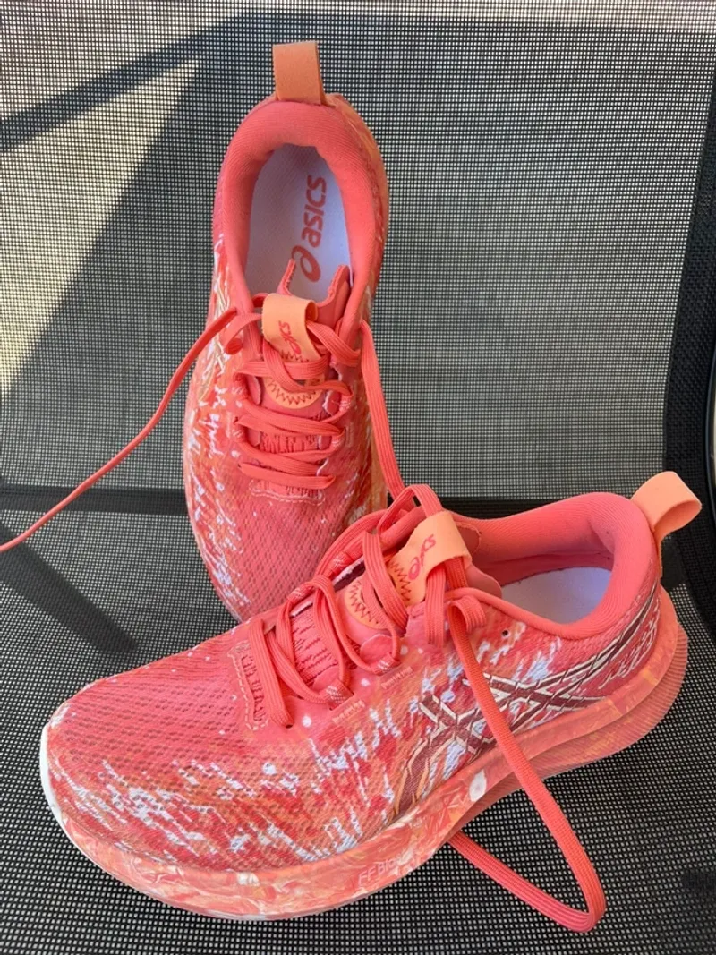 Used Asics Noosa Tri 16 Running Shoes