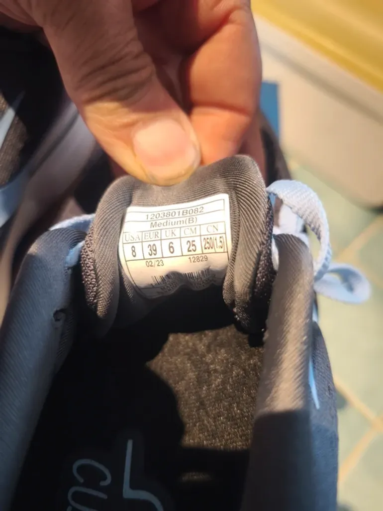 Used Brooks Running Shoes bike — image 3 of 4