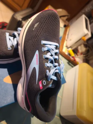 Used Brooks Running Shoes bike — image 1 of 4