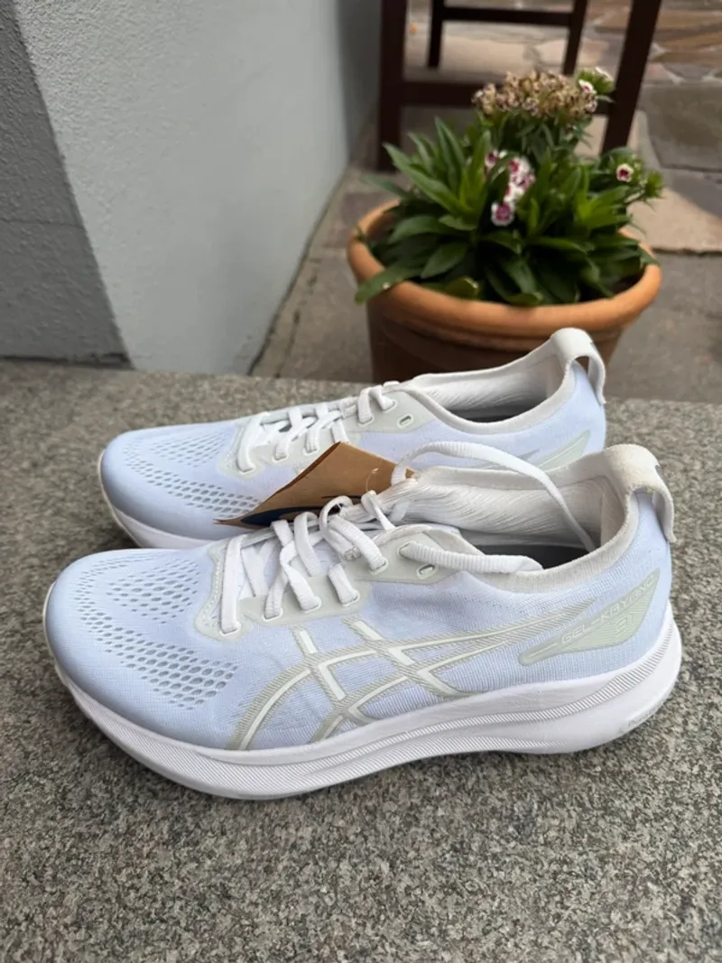 Used Asics Gel Kayano 31 Running Shoes