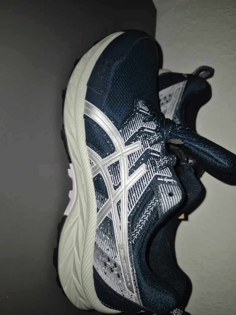 Used Asics Gel-Venture 9 bike — image 5 of 5