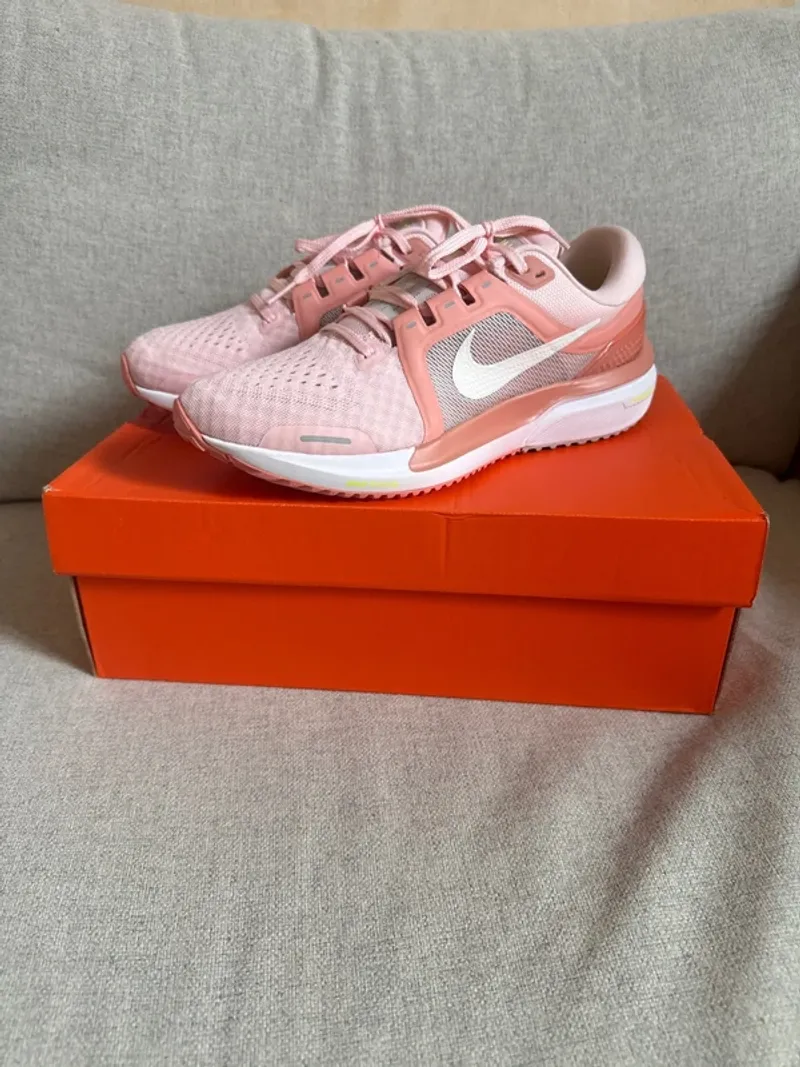 Used Nike Air Zoom Vomero 16 Running Shoes