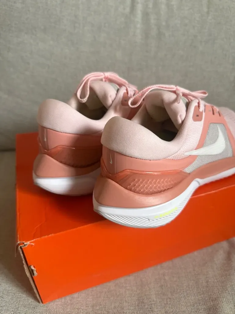 Used Nike Air Zoom Vomero 16 bike — image 5 of 13