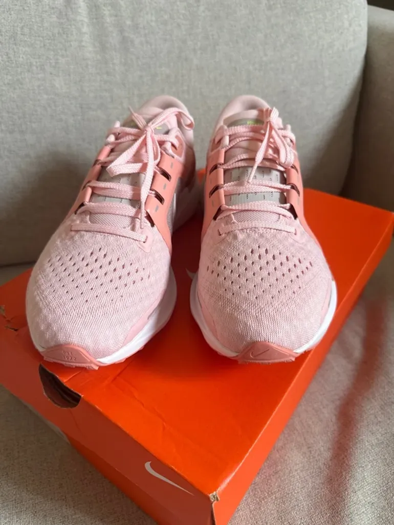 Used Nike Air Zoom Vomero 16 bike — image 3 of 13