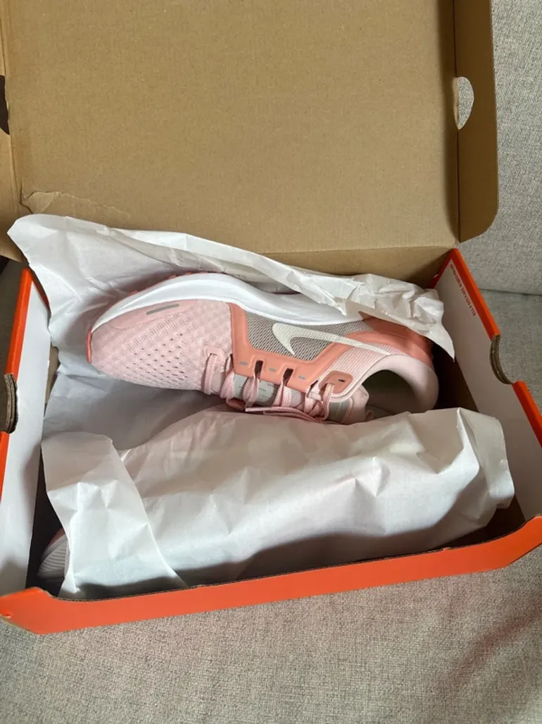 Used Nike Air Zoom Vomero 16 bike — image 13 of 13
