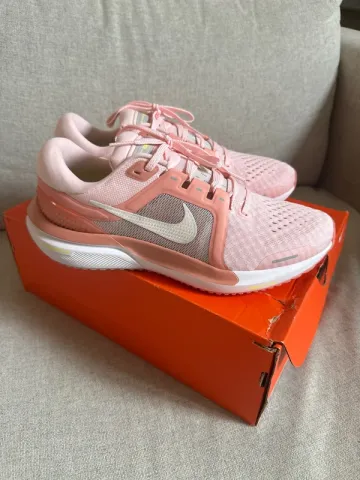 Used Nike Air Zoom Vomero 16 bike — image 4 of 13