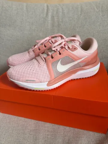 Used Nike Air Zoom Vomero 16 bike — image 2 of 13