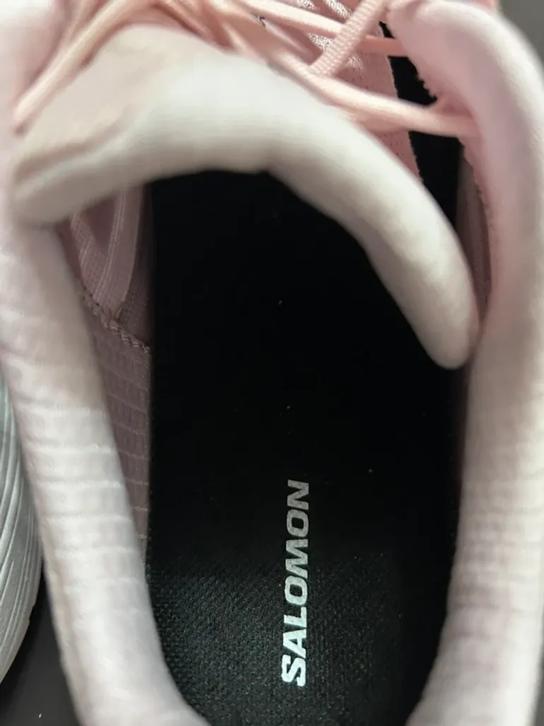 Used Salomon Hiking Shoes 38 2/3 bike — image 12 of 15