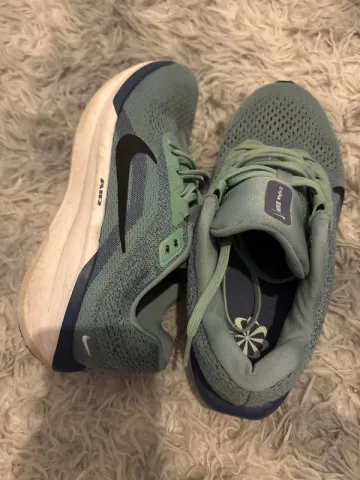 Brugt Nike Running Shoes bike — billede 1 af 4