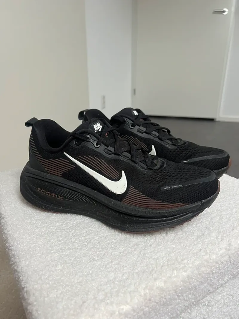 Used Nike Vomero 18 Running Shoes