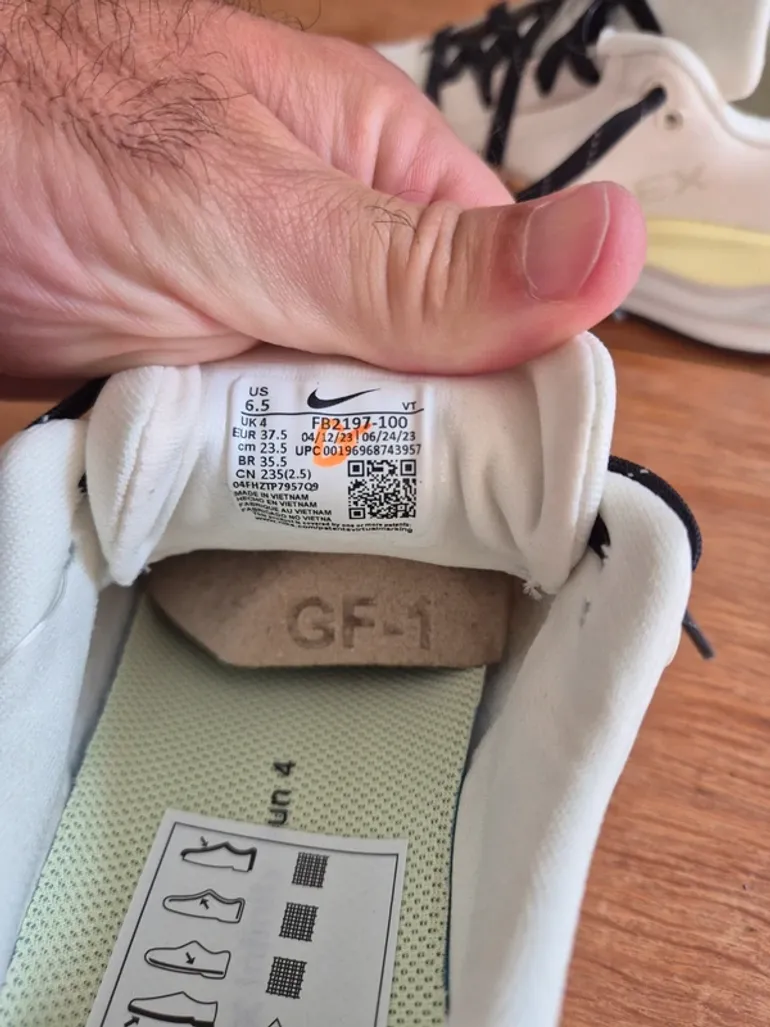 Used Nike reactx Infinity rn4 gore tex bike — image 4 of 5