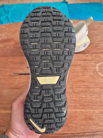 Used Nike reactx Infinity rn4 gore tex bike — image 3 of 5