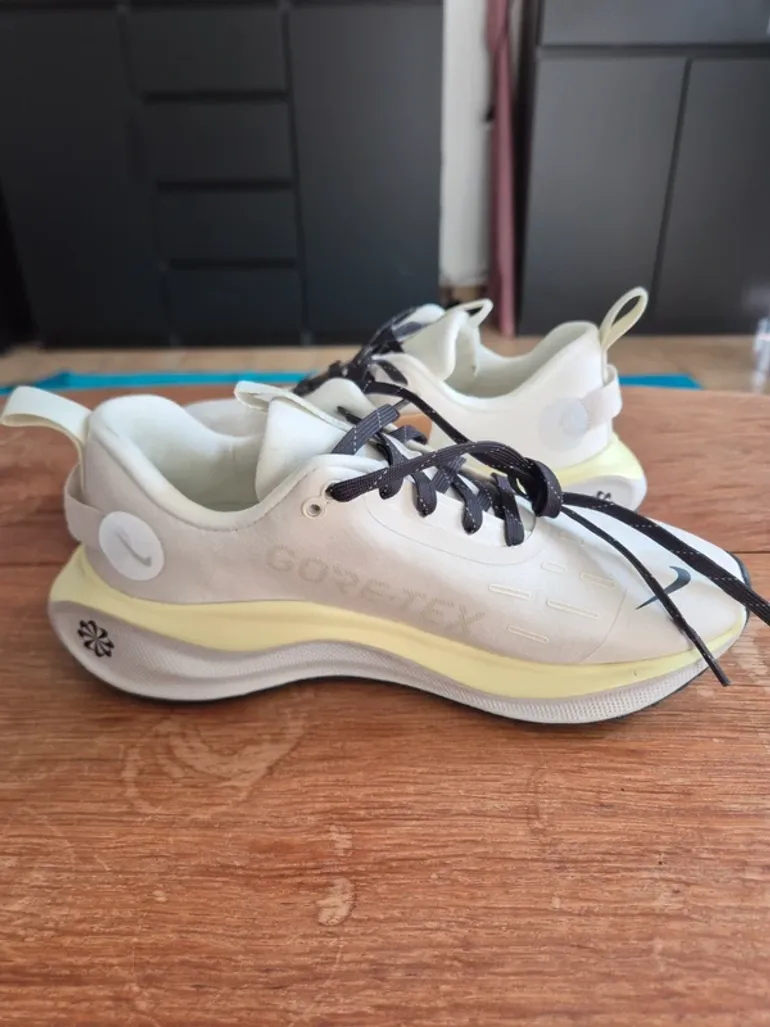 Used Nike reactx Infinity rn4 gore tex bike — image 2 of 5