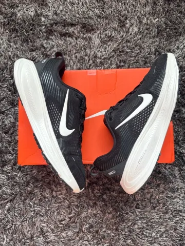 Gebrauchtes Nike Vomero 18 bike — Bild 2 von 9