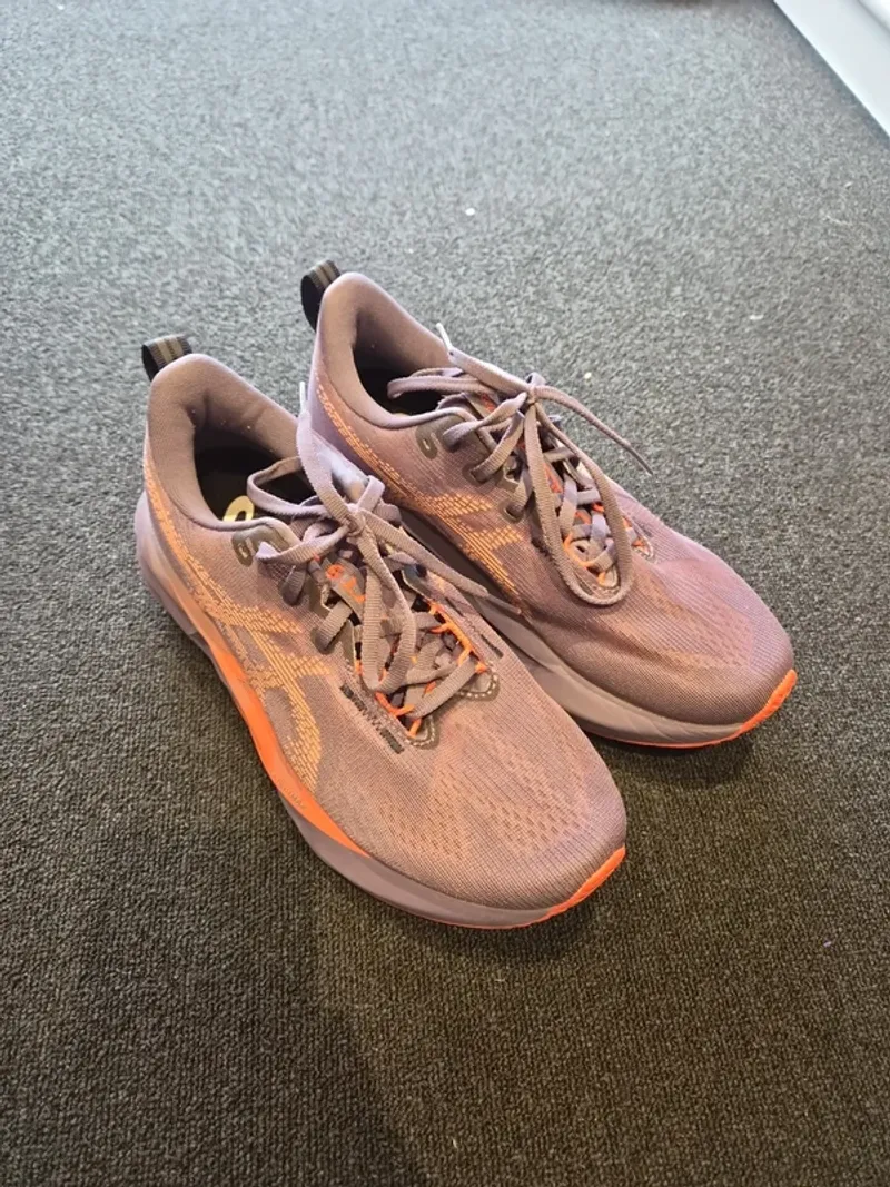 Brugt Asics Novablast 5 Running Shoes