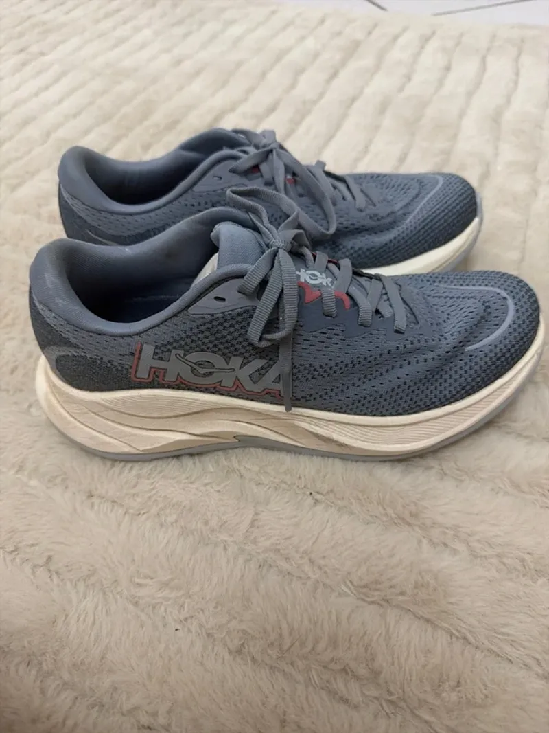 Used Rose Rincon 4 Running Shoes