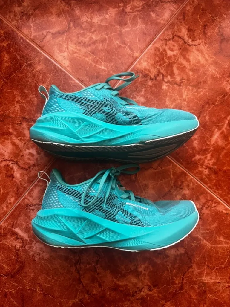 Brugt Asics Novablast 5 bike — billede 2 af 4