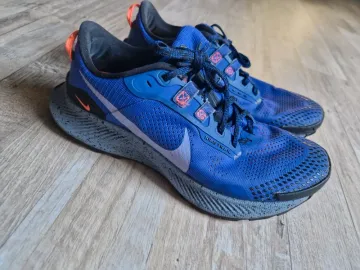 Used Nike Trail Running Shoes bike — image 4 of 5