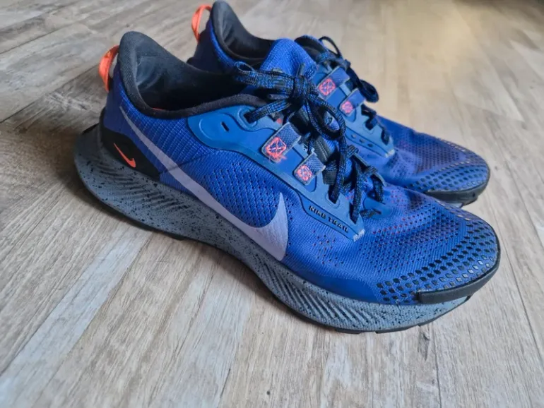 Used Nike Trail Running Shoes bike — image 4 of 5