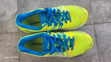 Used Asics Running Shoes bike — image 2 of 4