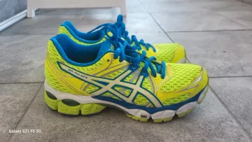 Used Asics Running Shoes bike — image 1 of 4