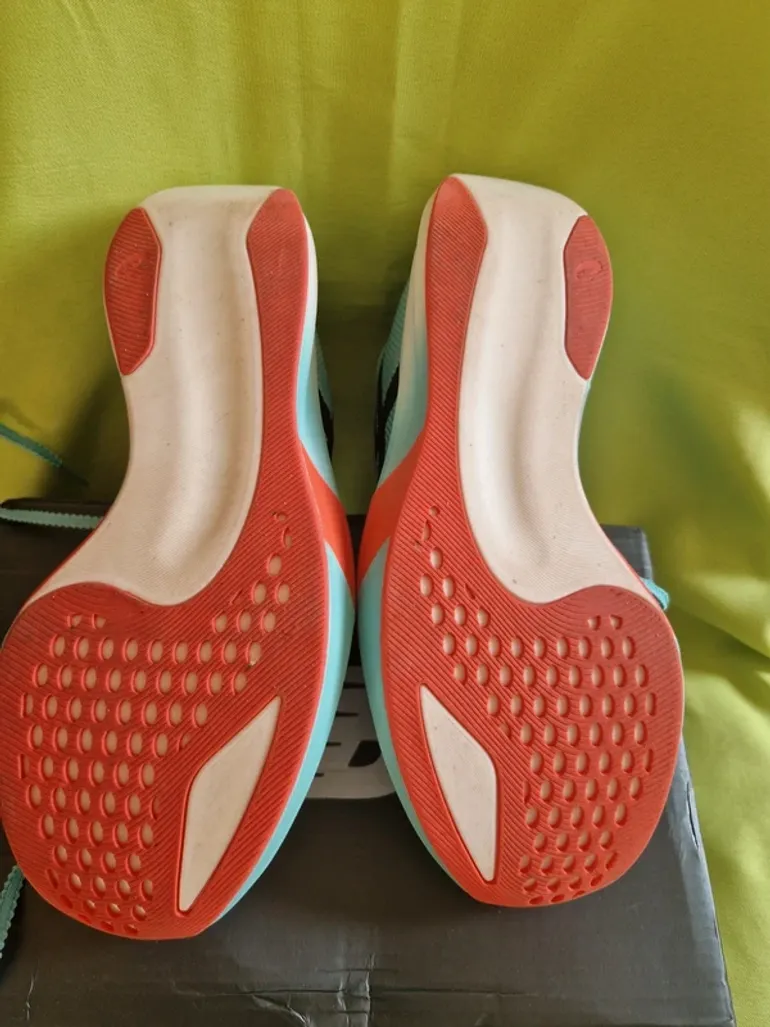 Used Asics Running Shoes bike — image 4 of 4