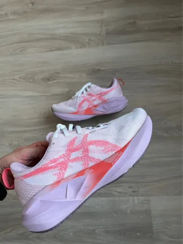 Asics Novablast 5 bike d'occasion — image 1 sur 7