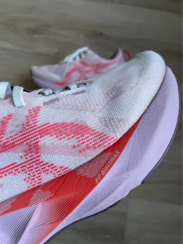 Asics Novablast 5 bike d'occasion — image 3 sur 7