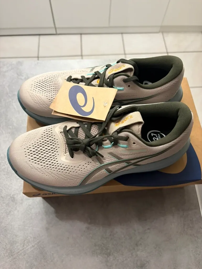 Tweedehands Asics Gel Cumulus 28 bike — afbeelding 2 van 4