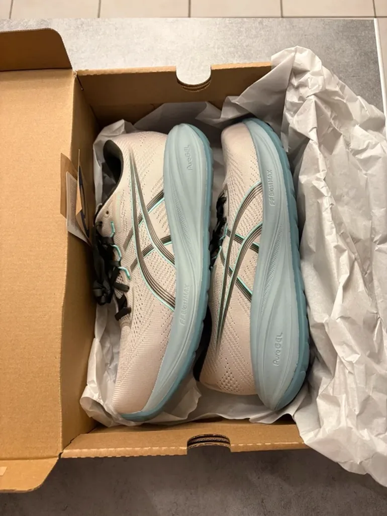 Tweedehands Asics Gel Cumulus 28 bike — afbeelding 3 van 4