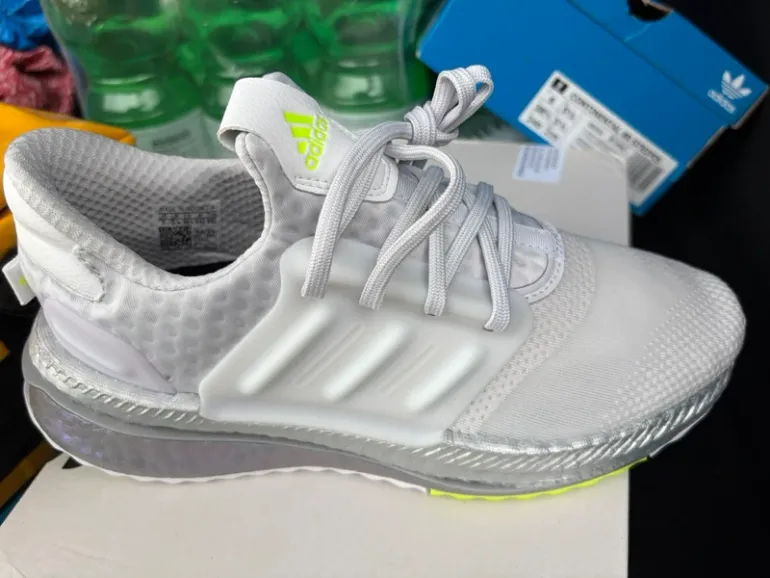 Scarpa Adidas Running Shoes bike d'occasion — image 2 sur 6