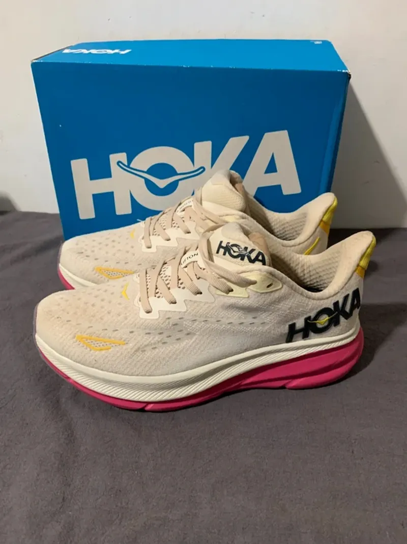 Used Hoka Clifton 9 Running Shoes