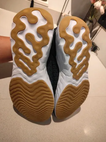 Použité White React Phantom Run Flyknit 2 2021 bike — obrázek 9 z 9