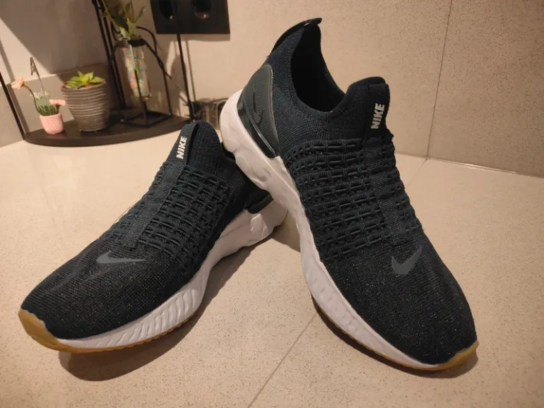 Použité White React Phantom Run Flyknit 2 2021 bike — obrázek 8 z 9