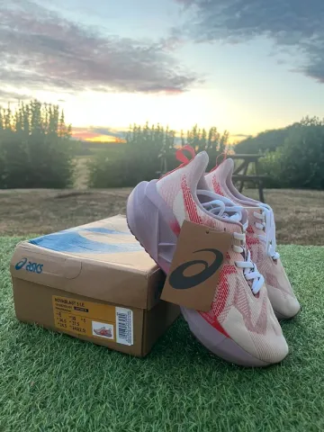 Używany Asics Novablast 5 bike — zdjęcie 1 z 3