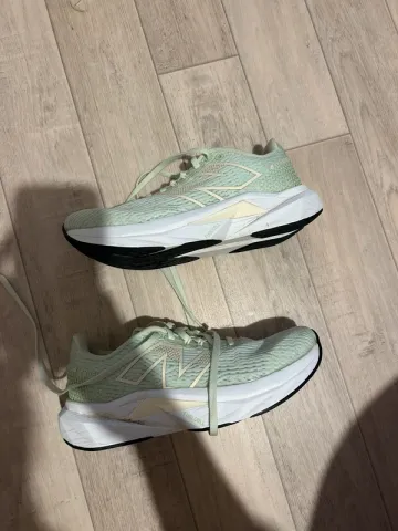 Použité New Balance FuelCell Propel V5 bike — obrázek 1 z 6