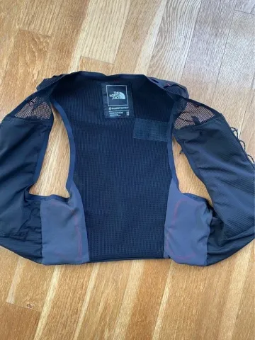 Used The North Face Summit Run 5L bike — image 5 of 6