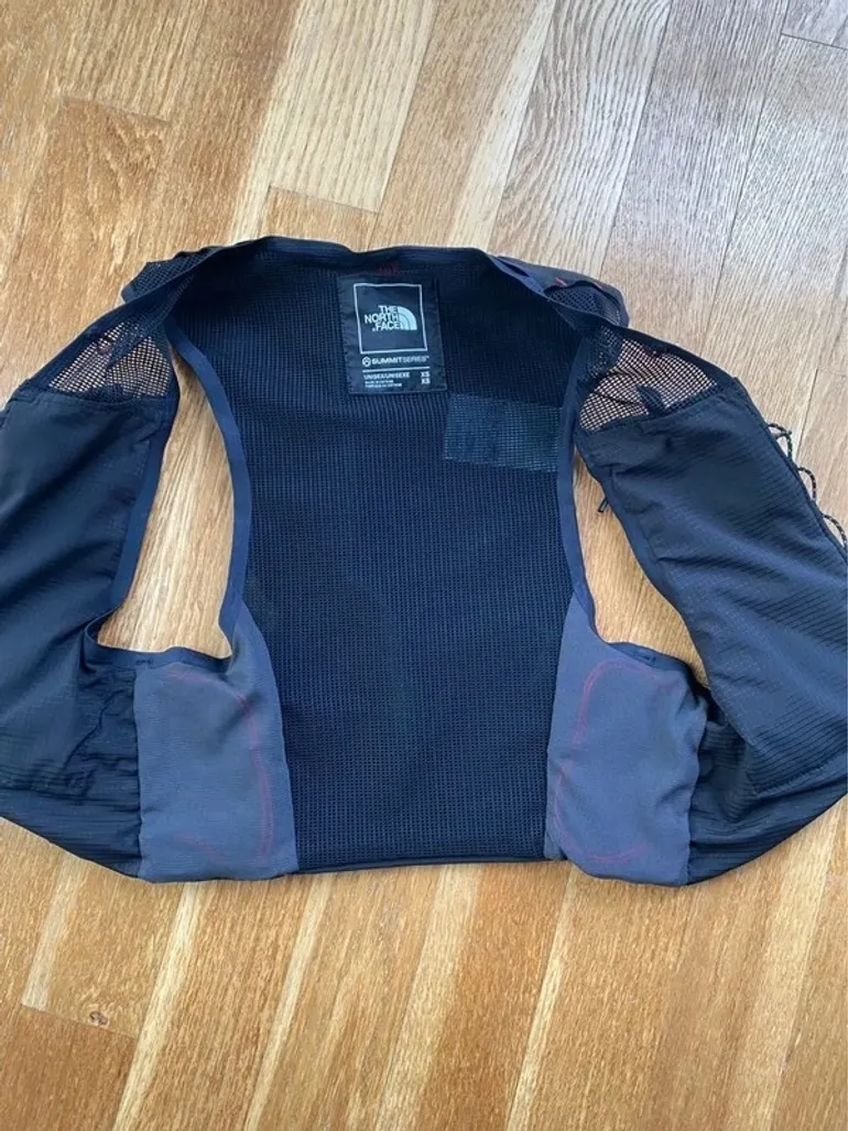 Used The North Face Summit Run 5L bike — image 5 of 6