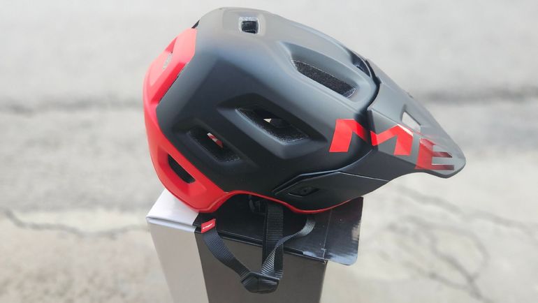 Used MET Roam Halmet 2025 bike — image 4 of 4