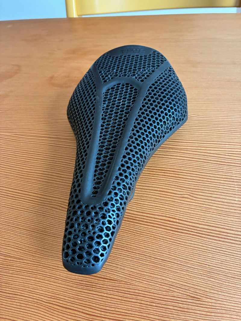 Käytetty Fizik Vento Argo R1 Adaptive Saddle Saddles & Seatposts