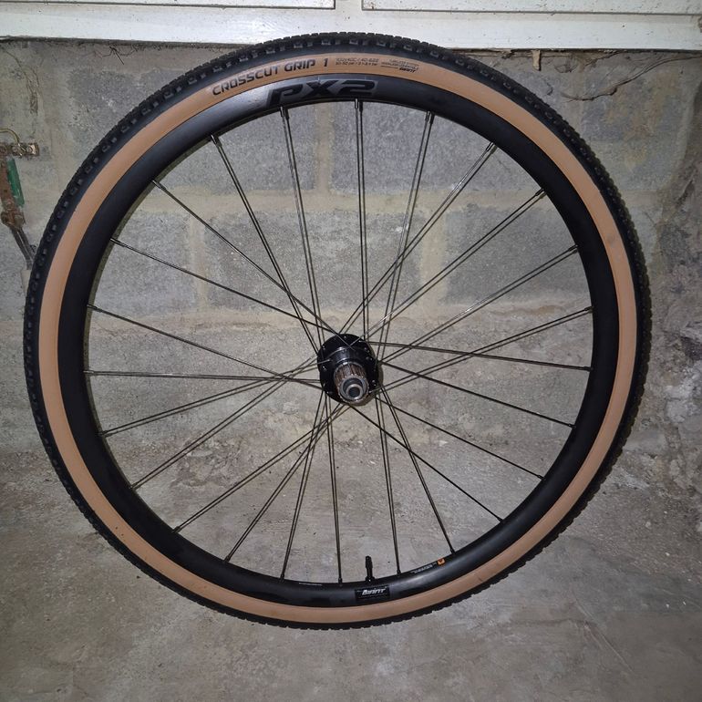 Used Giant PX2 Wheels 2025 bike — image 3 of 4
