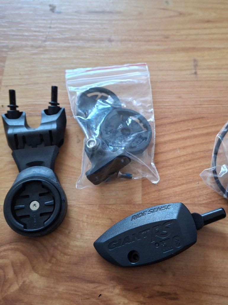 Used Giant Computer Mount + Ridesense Sensor bike — image 2 of 2