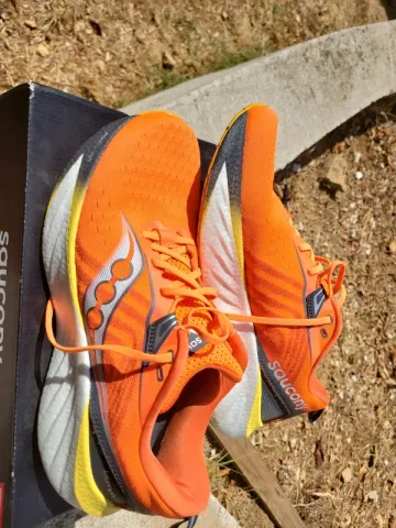 Saucony Triumph 22 bike usato — immagine 1 di 10