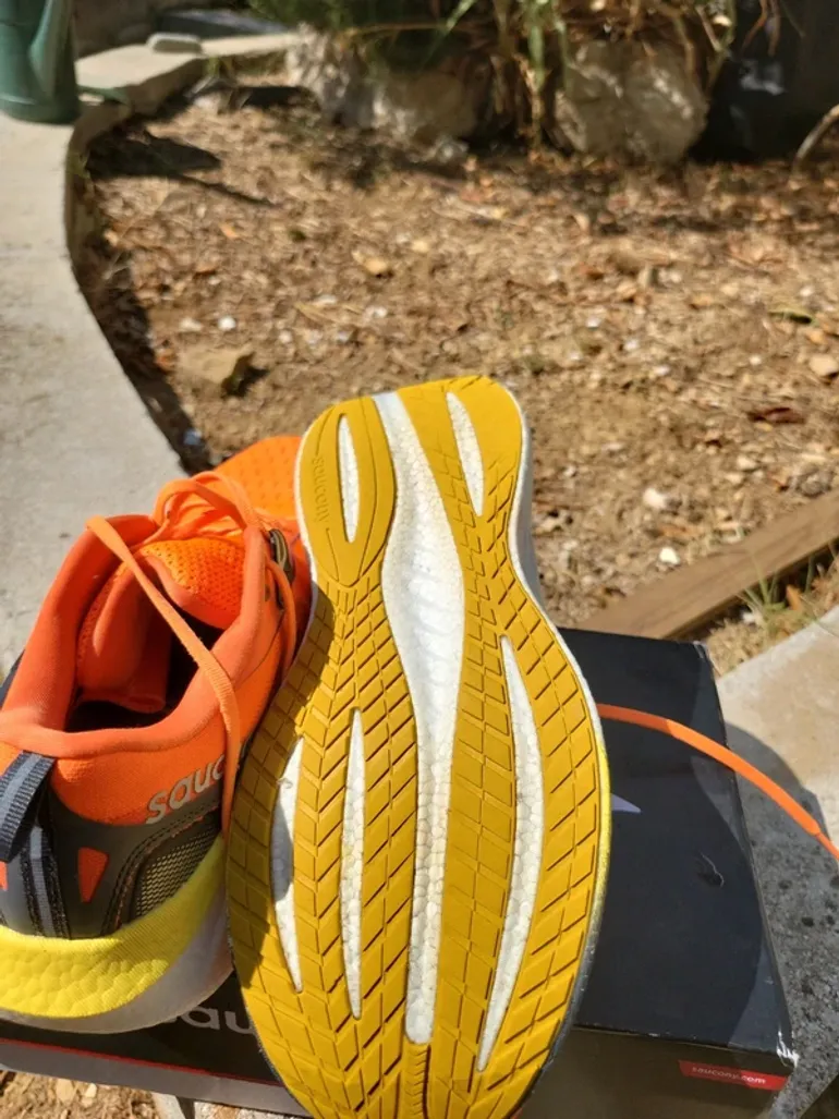Saucony Triumph 22 bike usato — immagine 8 di 10