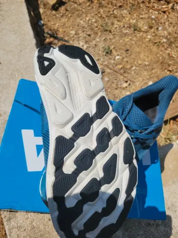 Used Hoka Clifton 9 bike — image 6 of 11