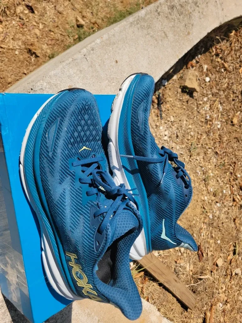 Used Hoka Clifton 9 bike — image 5 of 11